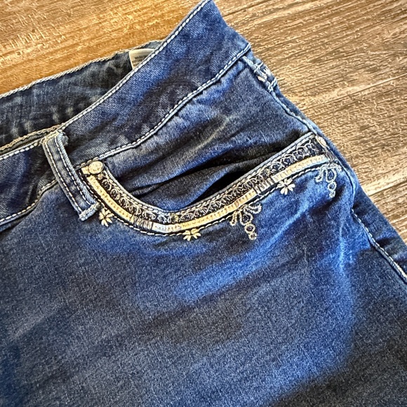 Capris - Picture 4 of 6